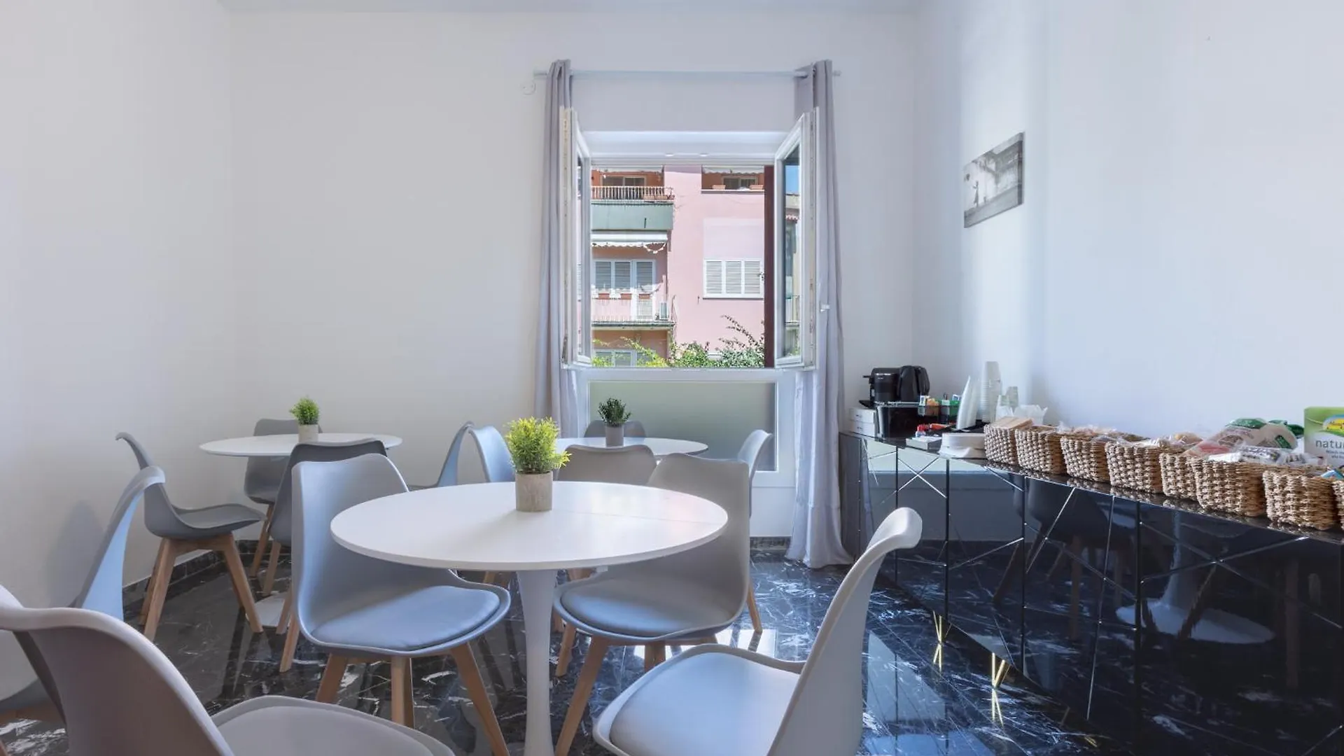 Отель Hesa House Кальяри Италия