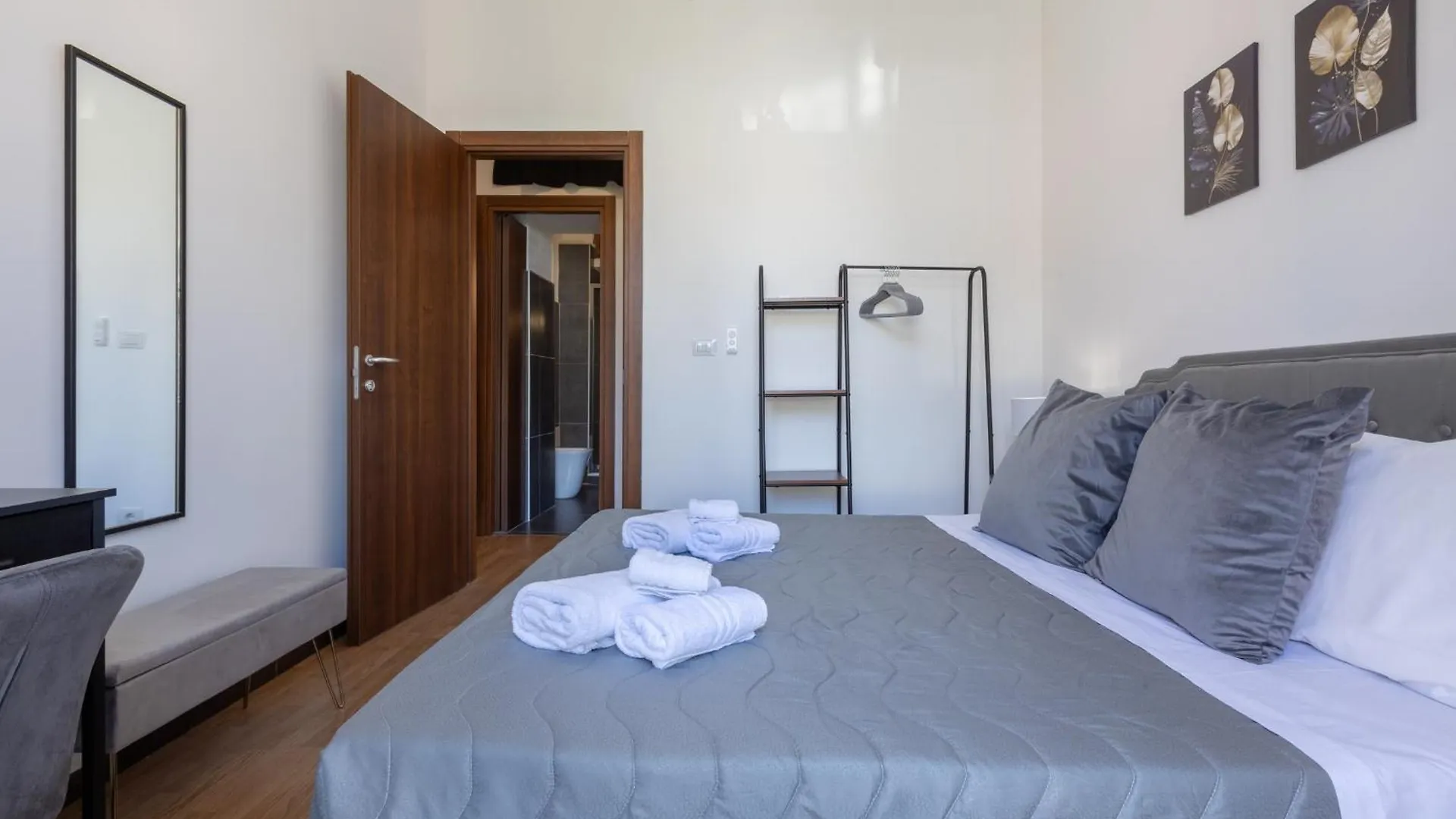 Отель Hesa House Кальяри