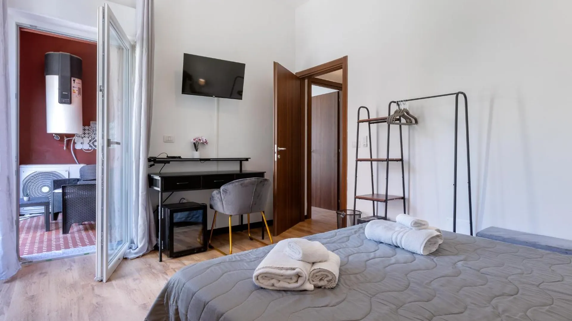 Отель Hesa House Кальяри
