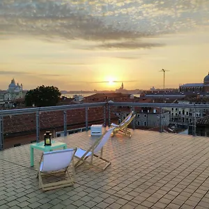 sunny-terrace-hostel.hotelinveneto.com/